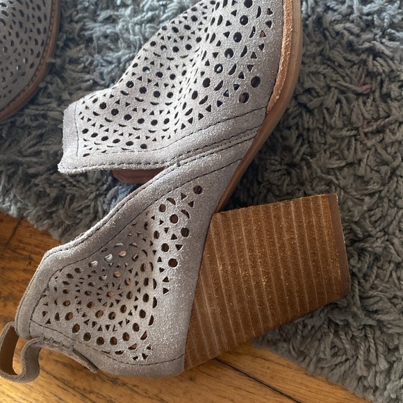 Jeffrey Campbell Rosalee suede perforated Booties sz 10 - Picture 10 of 14